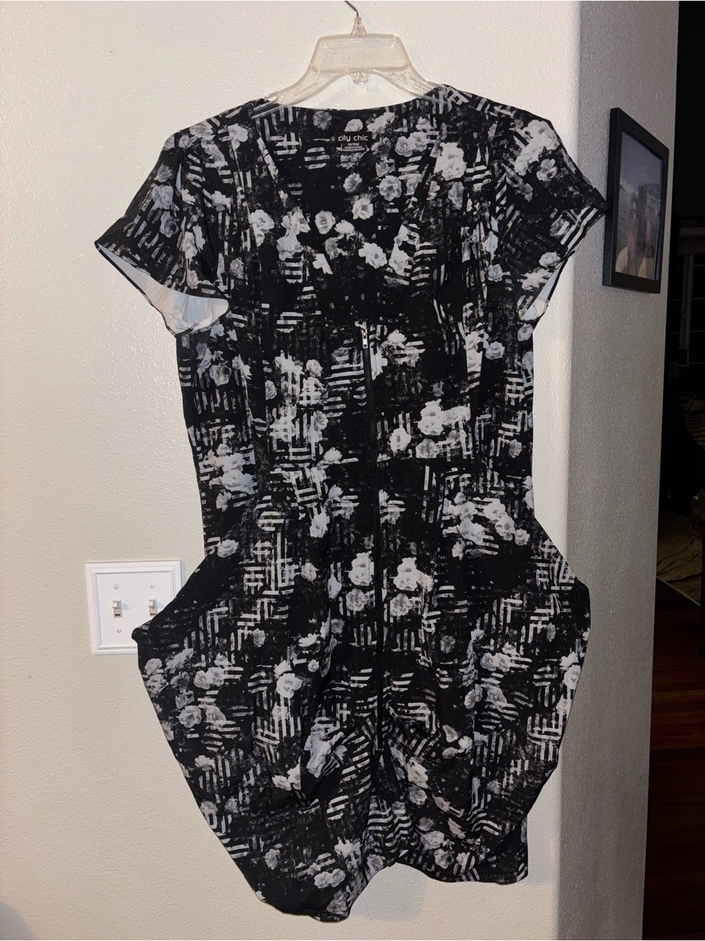 City Chic Monochrome Floral Tulip Tunic Dress